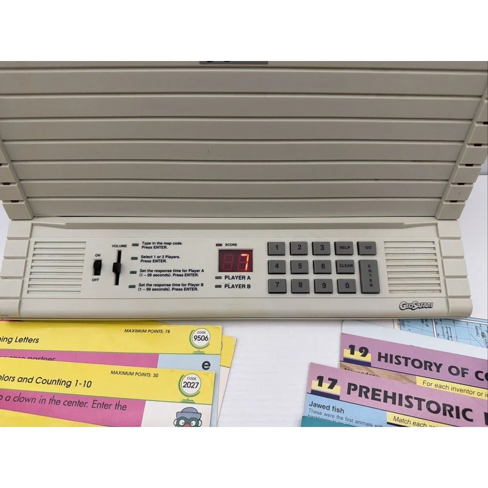 GeoSafari  Vintage Electronic Learning Game EI-8700 with 13 game cards+ US Map